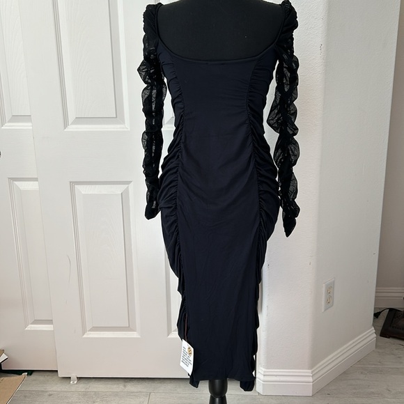 🆕Off the Shoulder ruched semi sheer sleeves with ruched sides midi dress. - Picture 4 of 8